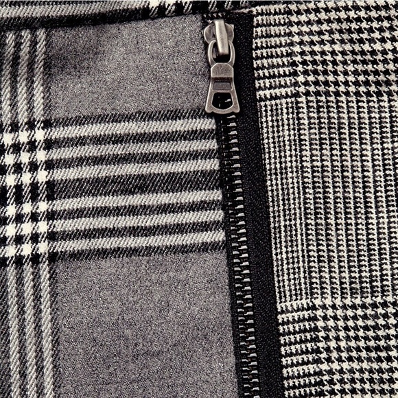 NWT - Alice + Olivia - Lennon Plaid Overlap Mini Skirt In Grey Black - Picture 6 of 15
